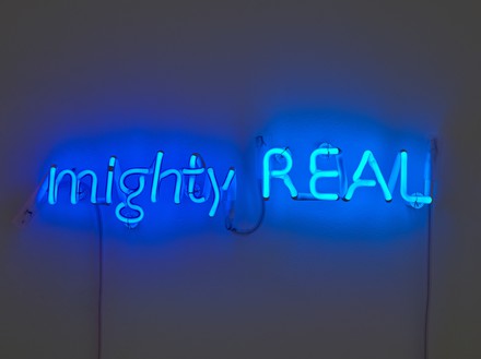 Douglas Gordon, mighty REAL, 2022 Neon, 3 ⅛ × 17 ⅛ inches (8 × 43.5 cm)© Studio lost but found/VG Bild-Kunst, Bonn, Germany 2022. Photo: Prudence Cuming Associates Ltd