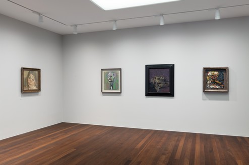 Installation view Artwork, left to right: © The Lucian Freud Archive/Bridgeman Images; © Frank Auerbach, courtesy Geoffrey Parton. Photo: Lucy Dawkins