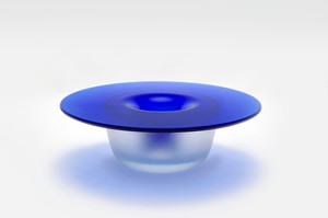 Marc Newson, Blue Glass Coffee Table, 2022. Cast glass, 22 ⅞ × 49 ¼ × 22 ⅞ inches (58 × 125 × 58 cm), edition of 3+ 2 AP © Marc Newson