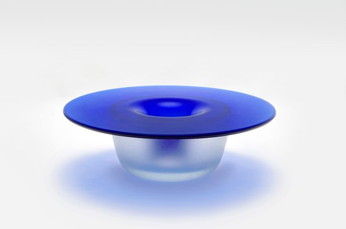 Marc Newson, Blue Glass Coffee Table, 2022 Cast glass, 22 ⅞ × 49 ¼ × 22 ⅞ inches (58 × 125 × 58 cm), edition of 3+ 2 AP© Marc Newson