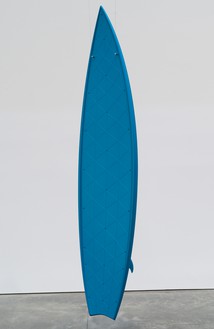 Marc Newson, Blue Surfboard, 2017 Aluminum, 72 ⅞ × 16 ⅜ × 5 ¾ inches (185.1 × 41.6 × 14.6 cm), edition of 3 + 2 AP© Marc Newson