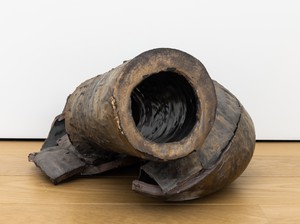 Theaster Gates, Vessel #28, 2020. High-fired stoneware with glaze, 9 × 23 × 18 inches (22.9 × 58.4 × 45.7 cm) © Theaster Gates