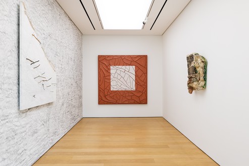 Installation view Artwork, left to right: © Giuseppe Penone/2022 Artists Rights Society (ARS), New York/ADAGP, Paris; © Adriana Varejão; © Rena Papaspyrou. Photo: Paris Tavitian