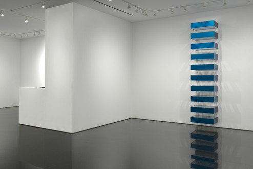 Installation view with Donald Judd, untitled (1989) Artwork © Judd Foundation/Artists Rights Society (ARS), New York. Photo: Rob McKeever
