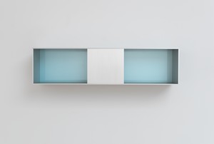 Donald Judd, untitled, 1991. Clear anodized aluminum with light blue plexiglass, 9 ⅞ × 39 ⅜ × 9 ⅞ inches (25 × 100 × 25 cm) © Judd Foundation/Artists Rights Society (ARS), New York. Photo: Rob McKeever