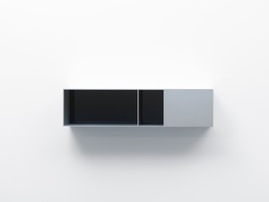 Donald Judd, untitled, 1991. Clear anodized aluminum with black plexiglass, 9 ⅞ × 39 ⅜ × 9 ⅞ inches (24.9 × 99.9 × 24.9 cm) © Judd Foundation/Artists Rights Society (ARS), New York. Photo: Martin Wong