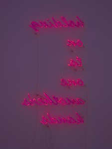 Douglas Gordon, holding on to one another’s hands, 2022. Neon, 33 ½ × 19 ⅜ × 2 inches (85 × 49 × 5 cm) © Studio lost but found/VG Bild-Kunst, Bonn, Germany 2023. Photo: Prudence Cuming Associates Ltd