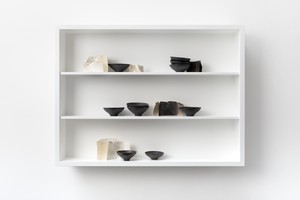 Edmund de Waal, nostos, 2023. Porcelain, silver, aluminium, and glass, 29 ⅜ × 39 ⅜ × 7 ⅜ inches (74.5 × 100 × 18.5 cm) © Edmund de Waal. Photo: Alzbeta Jaresova