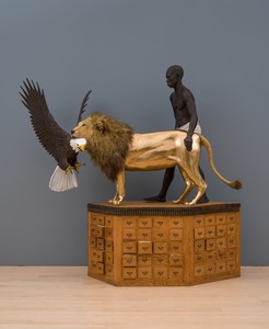 Llyn Foulkes, The Broken Chain, 2020. Taxidermy lion, card catalog in oak cabinet, epoxy, urethane, and found objects, 103 ½ × 105 × 33 inches (262.9 × 266.7 × 83.8 cm) © Llyn Foulkes. Photo: Jeff McLane