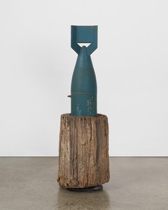 Llyn Foulkes, Le Bomb, 2022. Found objects, 50 × 16 inches (127 × 40.6 cm) © Llyn Foulkes. Photo: Jeff McLane