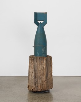 Llyn Foulkes, Le Bomb, 2022 Found objects, 50 × 16 inches (127 × 40.6 cm)© Llyn Foulkes. Photo: Jeff McLane