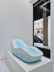 Installation view with Marc Newson, Cloisonné White and Blue Lounge (2022). Artwork © Marc Newson. Photo: Thomas Lannes