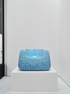 Installation view with Marc Newson, Cloisonné White and Blue Chair (2022). Artwork © Marc Newson. Photo: Thomas Lannes