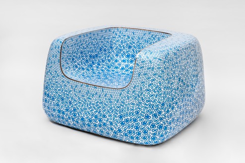 Marc Newson, Cloisonné White and Blue Chair, 2022 Cloisonné enamel and copper, 26 ¼ × 40 ¼ × 37 ¼ inches (66.5 × 102 × 94.5 cm), edition of 3 + 2 AP© Marc Newson. Photo: Paris Tavitian