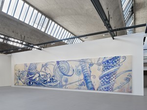 Installation view with Takashi Murakami, Dragon in Clouds – Indigo Blue (2010). Artwork ©️ 2023 Takashi Murakami/Kaikai Kiki Co., Ltd. All rights reserved. Photo: Thomas Lannes