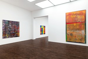Installation view. Artwork, left to right: © Gerhard Richter 2023 (13032023); © Stanley Whitney; © 2023 Frank Bowling. All rights reserved/Artists Rights Society (ARS), New York/DACS, London. Photo: Lucy Dawkins