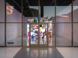 Installation view with Urs Fischer, Denominator (2020–22). Artwork © Urs Fischer. Photo: Jeff McLane