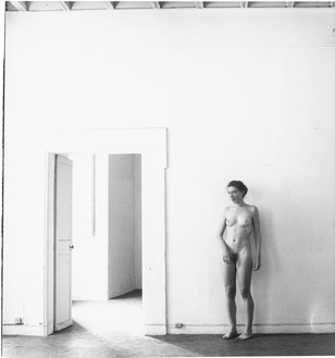 Francesca Woodman, Untitled, c. 1977–78 Lifetime gelatin silver print, image: 7 ⅜ × 6 ⅞ inches (18.6 × 17.5 cm), sheet: 11 ¾ × 9 ½ inches (29.9 × 24 cm)© Woodman Family Foundation/Artists Rights Society (ARS), New York