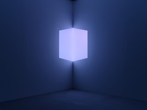 James Turrell Afrum, Lavender, 2024. Projected light, dimensions variable © James Turrell. Photo: Thomas Lannes