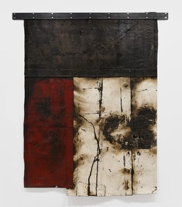 Theaster Gates, Untitled, 2024. Industrial oil-based enamel, rubber torch down, bitumen, and steel, 112 ⅝ × 82 ⅛ inches (286 × 208.5 cm) © Theaster Gates. Photo: Thomas Lannes