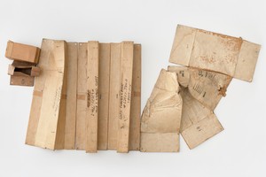 Robert Rauschenberg Baton Blanche (Cardboard), 1971. Cardboard mounted on plywood, in 3 parts, overall: 66 × 129 × 16 ½ inches (167.6 × 327.7 × 41.9 cm) © Robert Rauschenberg Foundation/ADAGP, Paris, 2025. Photo: Owen Conway