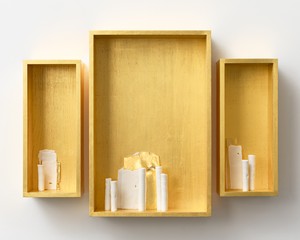 Edmund de Waal if you came this way, taking any route, 2025. Porcelain, gold, wood, and glass, in 3 parts, overall: 24 × 33 ½ × 5 ¼ inches (61 × 85 × 13.2 cm) © Edmund de Waal. Photo: Alzbeta Jaresova