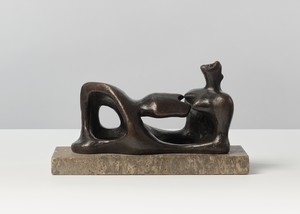 Henry Moore Reclining Figure, 1945 (cast 1962). Bronze, 4 ⅜ × 7 ⅝ × 3 ⅛ inches (11 × 19.3 × 7.9 cm), cast a/6 + 2 © The Henry Moore Foundation. Photo: Prudence Cuming Associates Ltd