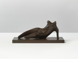 Henry Moore Reclining Torso, 1981. Bronze, 3 ½ × 8 ½ × 3 ¾ inches (8.9 × 21.6 × 9.5 cm), cast 00/9 + 2 © The Henry Moore Foundation. Photo: Prudence Cuming Associates Ltd