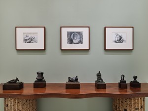 Installation view. Artwork © The Henry Moore Foundation. Furniture © Malaparte. Photo: Thomas Lannes