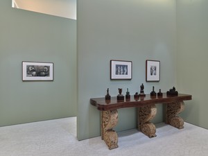 Installation view. Artwork © The Henry Moore Foundation. Furniture © Malaparte. Photo: Thomas Lannes