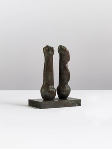 Henry Moore Two Bulb Forms, 1983. Bronze, 4 ⅛ × 3 × 2 inches (10.5 × 7.4 × 4.9 cm), edition cast 7/9 + 1 © The Henry Moore Foundation. Photo: Prudence Cuming Associates Ltd
