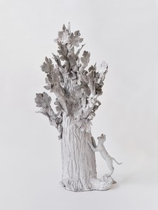 Setsuko Le chat et l’arbre, 2024. Enameled ceramic, 35 ⅞ × 22 ⅛ × 22 ⅛ inches (91 × 56 × 56 cm) © Setsuko. Photo: Thomas Lannes
