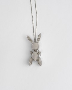 Jeff Koons Rabbit (Necklace Pendant), 2005–09. Platinum, 3 ⅛ × 1 ⅜ × 1 ⅛ inches (8 × 3.4 × 2.7 cm), edition of 50 + 5 AP © Jeff Koons. Photo: Annik Wetter