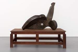 Thomas Schütte Bronzefrau Nr. 14, 2003. Bronze on steel table, 83 ½ × 98 ⅜ × 49 ⅛ inches (212.1 × 249.9 × 124.8 cm) © 2025 Artists Rights Society (ARS), New York/VG Bild-Kunst, Bonn. Photo: Fredrik Nilsen Studio
