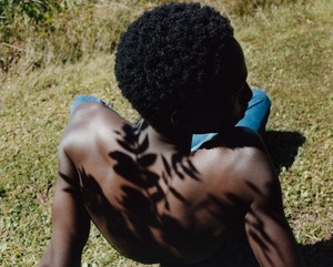Tyler Mitchell Shine, 2024. Archival pigment print, 24 ⅛ × 30 inches (61.3 × 76.2 cm), edition of 3 + 2 AP © Tyler Mitchell