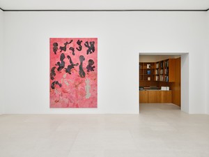 Installation view with Ellen Gallagher, Fast-Fish and Loose-Fish (2023). Artwork © Ellen Gallagher. Photo: Thomas Lannes