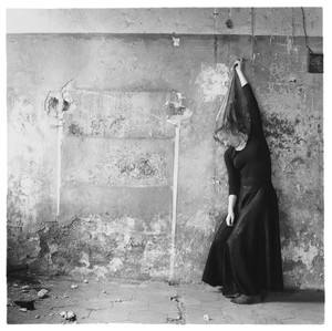 Francesca Woodman Untitled, c. 1977–78. Lifetime gelatin silver print, image: 4 ⅛ × 4 ¼ inches (10.5 × 10.6 cm), sheet: 9 ⅜ × 7 inches (23.8 × 17.8 cm) © Woodman Family Foundation/SIAE, Rome