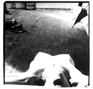 Francesca Woodman Untitled, c. 1977. Lifetime gelatin silver print, image: 4 ⅞ × 4 ⅞ inches (12.2 × 12.4 cm), sheet: 5 × 7 inches (12.5 × 17.7 cm) © Woodman Family Foundation/SIAE, Rome