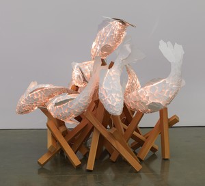 Frank Gehry Untitled (London I), 2013. Metal wire, ColorCore Formica, and silicone on wood pedestal, 61 ⅜ × 58 ¼ × 64 ⅞ inches (155.9 × 148 × 164.8 cm) © Frank O. Gehry. Photo: Rob McKeever