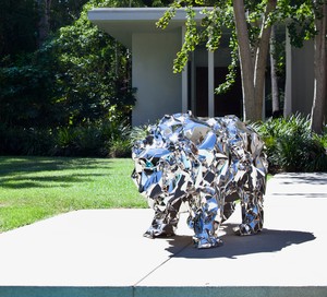 Frank Gehry Bear with Us, 2014. 316L stainless steel, 45 ½ × 84 ¾ × 43 ¾ inches (115.6 × 215.3 × 111.1 cm), edition of 4 © Frank O. Gehry. Photo: Benjamin Lee Ritchie Handler