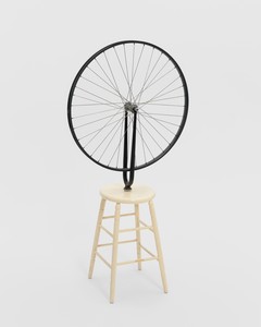 Marcel Duchamp Roue de Bicyclette (Bicycle Wheel), 1964 (after lost 1913 original). Metal bicycle wheel and fork mounted on painted wood stool, 51 × 25 × 16 inches (129.5 × 63.5 × 40.6 cm), “Ex Arturo” (1 of 3 AP) + edition of 8 + 2 HC © Association Marcel Duchamp/ADAGP, Paris/Artists Rights Society (ARS), New York 2026. Photo: Owen Conway