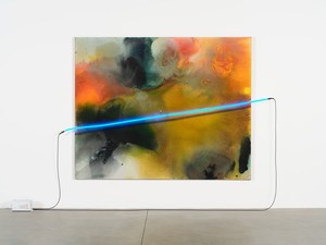 Mary Weatherford Carmine Sun, Yellow Sun, 2025–26. Flashe, shell, and neon on linen, 83 × 103 inches (210.8 × 261.6 cm) © Mary Weatherford. Photo: Fredrik Nilsen Studio