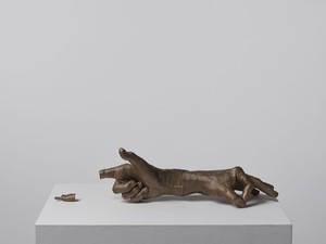 Bruce Nauman Hand Pair, 1996. Silicon bronze, in 2 parts, overall dimensions variable © 2026 Bruce Nauman/Artists Rights Society (ARS), New York. Photo: Prudence Cuming Assoicates Ltd