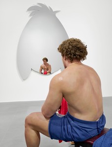 Installation view. Artwork, left to right: © Jeff Koons; © 2026 Estate of Duane Hanson/Artists Rights Society (ARS), New York. Photo: Matteo D’Eletto, M3 Studio