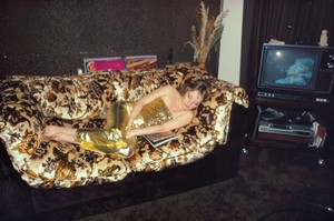 Nan Goldin Shelley on her sofa, New York City (1979) from The Ballad of Sexual Dependency, 1973–86. 126 archival pigment prints, in frames, each: 15 ¾ × 11 × 1 ⅛ inches (40 × 27.9 × 2.9 cm), overall dimensions variable, edition of 10 © Nan Goldin