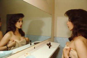 Nan Goldin Sandra in the mirror, New York City (1985) from The Ballad of Sexual Dependency, 1973–86. 126 archival pigment prints, in frames, each: 15 ¾ × 11 × 1 ⅛ inches (40 × 27.9 × 2.9 cm), overall dimensions variable, edition of 10 © Nan Goldin