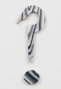 Richard Artschwager Pregunta II, 1983. Painted wood, in 2 parts, overall: 27 ½ × 11 ⅛ × 1 ¾ inches (69.9 × 28.3 × 4.4 cm), edition of 6 + 2 AP © Estate of Richard Artschwager. Photo: Rob McKeever