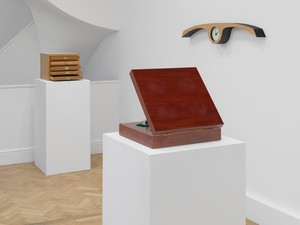 Installation view. Artwork © Estate of Richard Artschwager. Photo: Prudence Cuming Associates Ltd