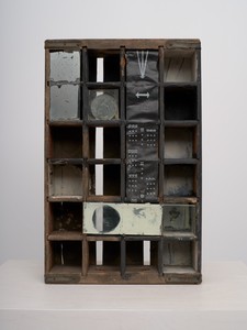 Robert Rauschenberg Untitled, c. 1951. Wood and metal Coca-Cola crate, paint, mirrors, glass, film backing paper, and printed paper 18 ⅜ × 11 ¾ × 4 ½ inches (46.7 × 29.8 × 11.4 cm) © 2026 Robert Rauschenberg Foundation/Artists Rights Society (ARS), New York. Photo: Owen Conway