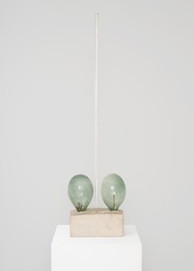 Robert Rauschenberg Title unknown, 1950. Glass bottles, twig, and arrow fletching in plaster with glass tube, 47 ¼ × 12 ⅜ × 5 ¾ inches (120 × 31.5 × 14.7 cm) © 2026 Robert Rauschenberg Foundation/Artists Rights Society (ARS), New York. Photo: Owen Conway